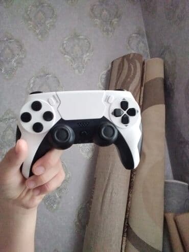 Məhsul: Oyun kontrolleri (ağ-qara) Təsvir: - İki analoq çubuq, D-pad