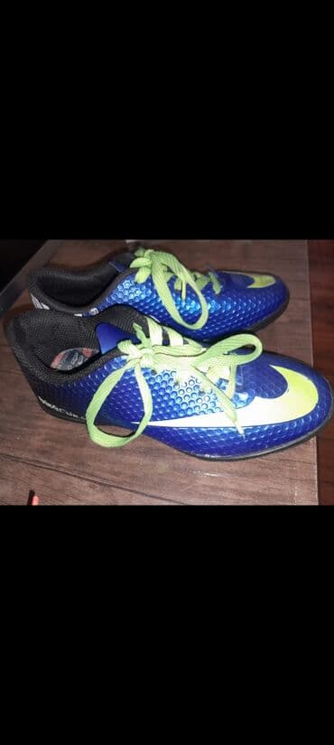 Maskalar, eynəklər: Butslar Nike — 3