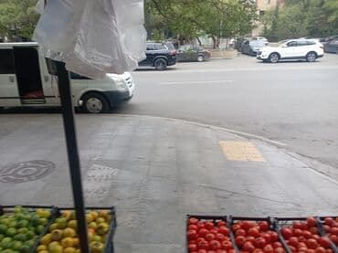 daş duz satışı: Meyvə-tərəvəz satışı – küçə köşkü Təzə və mövsümi məhsullar: - Nar - — 5