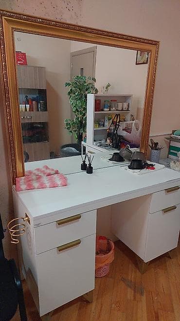 bezek eşyalari instagram: Makiyaj üçün masa, Güzgülü — 1