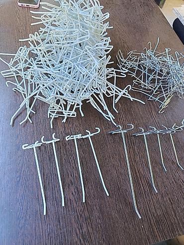 Pegboard üçün asma qarmaqlar dəsti. Ag rəngdən 148 ədəd. Gumusu