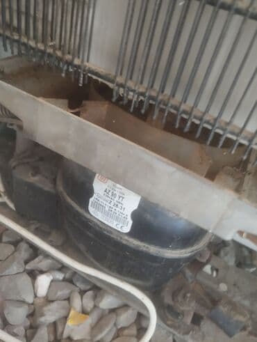 dondurma xaladenniki: Beko iki qapılı məişət soyuducusu Buzluq ela dondurur, Amma aşağı — 2