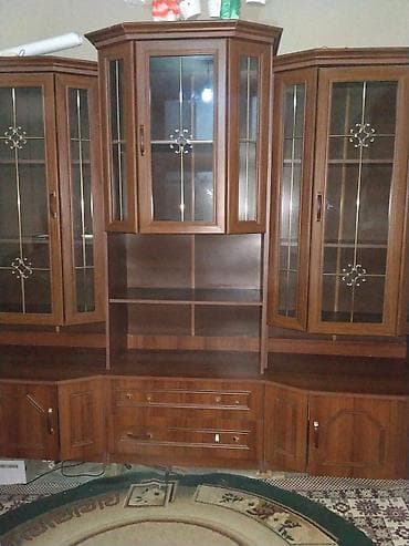 Mebel dəsti – qonaq otağı üçün vitrinli divan sistemi və ayrıca paltar