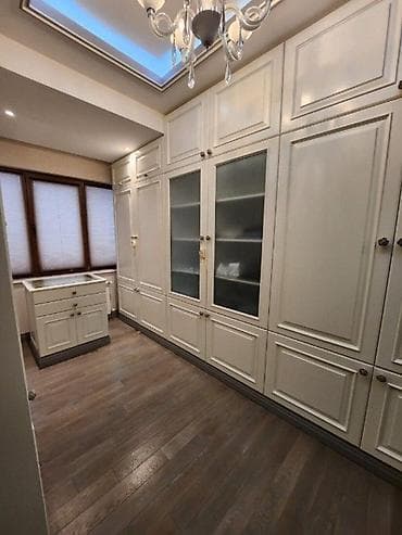 Mənzillər: İcarəyə verilir 3 otaqlı yeni tikili 212 m², 28 May m. Kateqoriya — 8