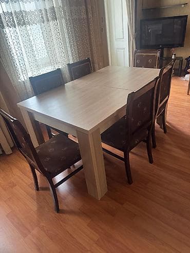 divarda kitab refleri: Qonaq otağı üçün, İşlənmiş, Açılan, Dördbucaq masa, 6 stul — 2