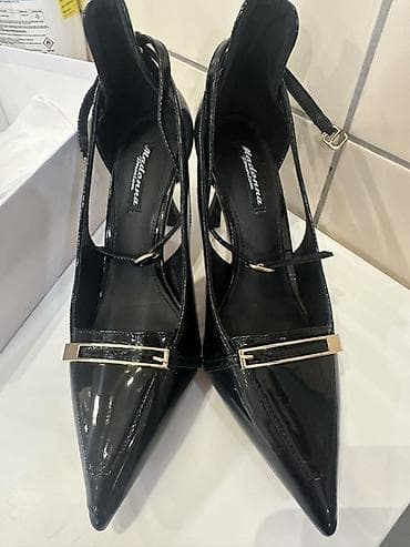 женские классические туфли на танкетке: Qadın klassik ayaqqabıları – qara laklı, iti burunlu, incə hündürdaban — 1