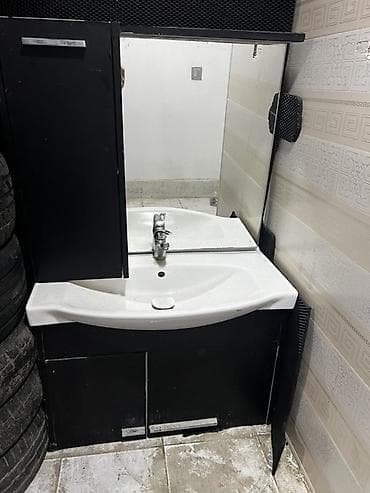 hamam şkafi: Hamam üçün lavabo dəsti - Material: ağ keramika lavabo, qara rəngli — 2