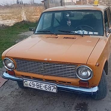 VAZ 2101 “Jiquli” – narıncı rəngli klassik sedan Xüsusiyyətlər: -