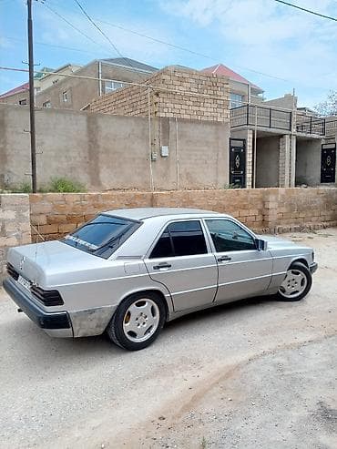 mercedes smart: Mercedes-Benz 190 (W201) sedan - Kuzov: gümüş rəng, 4 qapı, klassik — 3