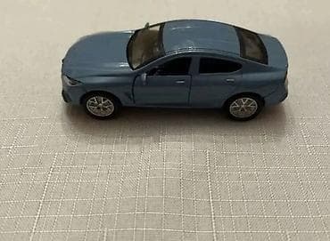 BMW miniatür model avtomobil – metal gövdəli, mavi rəng. Realistik — 3