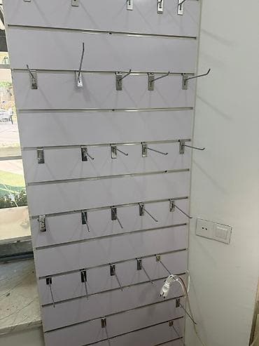 Slatwall vitrin paneli və metal asqı qarmaqlar dəsti - Material: ağ lalafo.az -da Slatwall vitrin paneli və metal asqı qarmaqlar dəsti - Material: ağ
