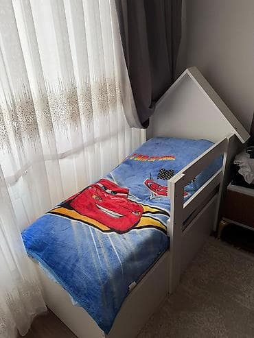 MeryemUşaq çarpayısı 150 azn. Ölçü 70/1.40, matras var. Ünvan Melissa