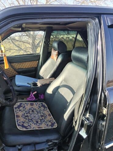 çeşqa 2 mator: Mercedes-Benz W124 sedan – qara rəng, 4 qapı. 2 motor mexanika — 8