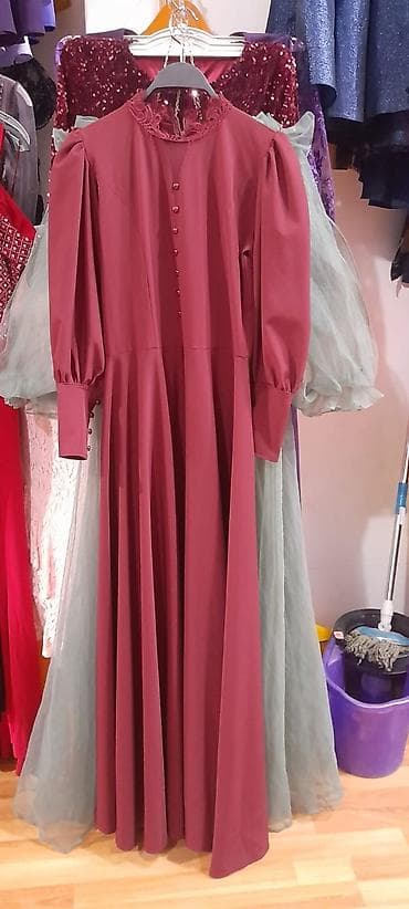 uzun etekler: Zərif tərzdə uzun don – rəngi mürəbbə-bordo tonlarında. Yüksək qollu — 1