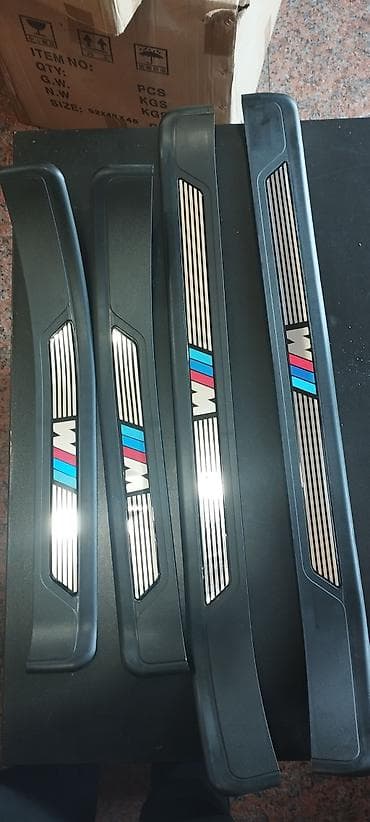BMW M E39 seriyası üslubunda qapı eşikləri (4-lük set) - Komplekt: 2