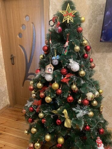 Yeni il ağacları: Yeni il üçün süni şam ağacı Yolka hundurluk 1.80 oyuncaqlari ile — 3