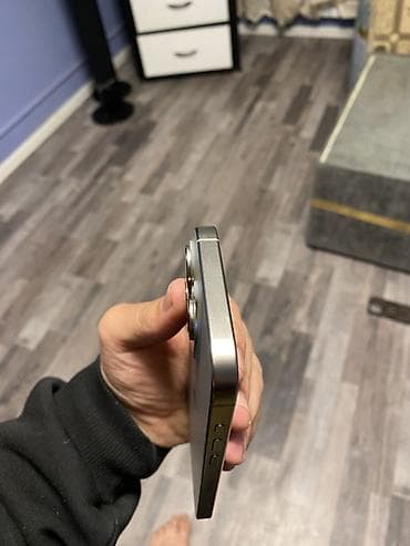 iphone 12 pro satilir: IPhone 15 Pro, 128 GB, Gümüşü, Simsiz şarj — 4