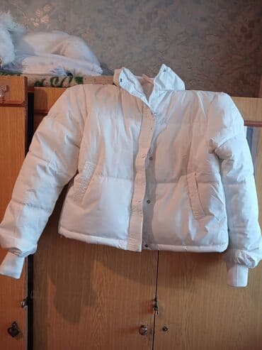 Iran Khodro: Ağ rəngli qış gödəkcəsi - Model: qısa, şişmə (puf) gödəkcə - Rəng — 1