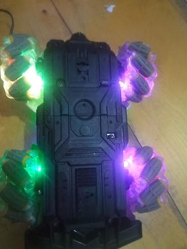 Игрушки: Işıqla rı olan dır. 4x4 cəkir öz toku ilə işləyir pultla gəlir arxa — 4
