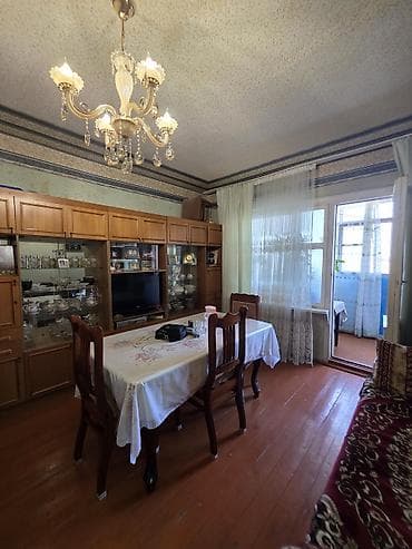 Mənzillər: Bakı, Bakıxanov qəs., 3 otaqlı, Köhnə tikili, m. Neftçilər, 75 kv. m — 1