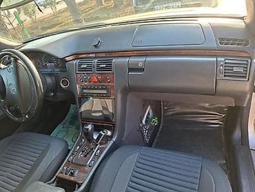 oturacaqlar masin: Mercedes-Benz E 240: 2.4 l | 2000 il Sedan — 10
