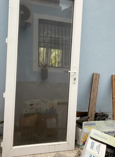 пежо 206 запчасти: İşlənmiş Plastik qapı Ünvandan götürmə, Ödənişli çatdırılma — 1