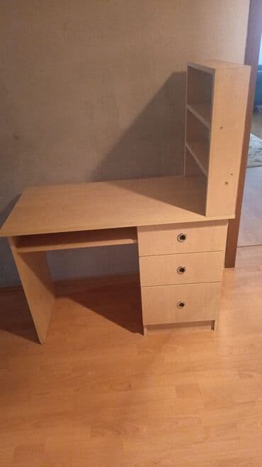 yeni il şənliyi bilet: Manikür üçün masa, Güzgüsüz — 2