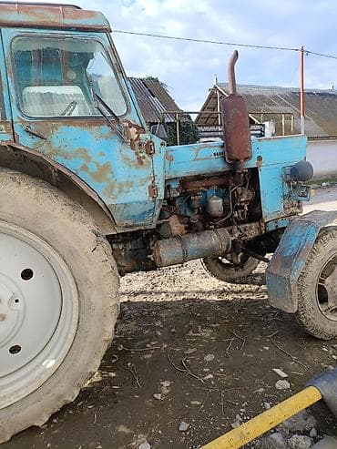 tekerli araba: MTZ Belarus təkərli traktor - Korpus: klassik mavi kabinəli Belarus — 3