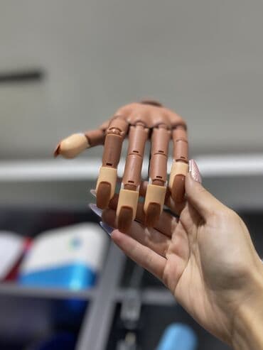 microblading aparati: Maniken əli — 4