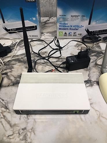 komputer desti: Wi-Fi internet ucun modem router TP-LINK . Islek veziyetde . Biri 10 — 3