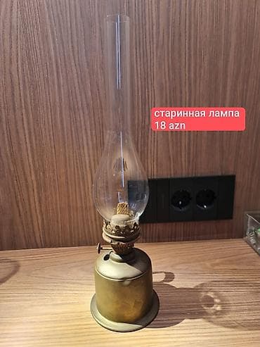 Antik kerosin lampası - Material: pirinç gövdə, şüşə fitil qoruyucusu