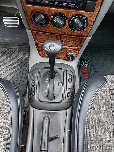 opel omega oluxana: Opel Vectra B sedan, qızılı/boz rəng. 5 qapı, aerodinamik arxa — 8
