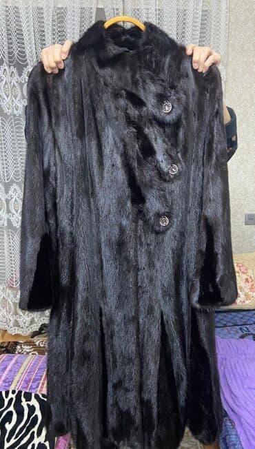 500 AZN Palto qiymətinə şuba tamamilə təzə Rəng: Qara Vəziyyəti: Təzə