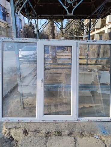 plastik pəncərə şəbəkə: Ağ rəngdə plastik pəncərə. Bu pəncərə, müxtəlif layihələrdə istifadə — 13