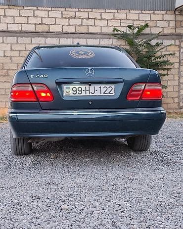 opel vectra a: Mercedes-Benz E 240: 2.4 l | 2000 il Sedan — 4