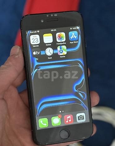 htc one max: IPhone 7, 32 GB, Qara — 2