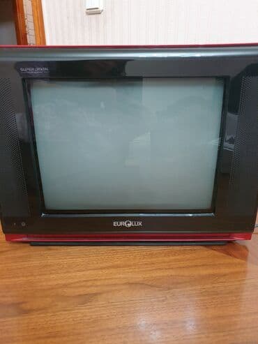 a tv plus: Eurolux markalı, qara rəngli, CRT tipli televizor. Cihazın küncləri — 3
