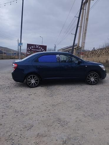 prado satilir: Chevrolet Cobalt sedan - Kuzov: 4 qapılı sedan, tünd mavi rəng - — 5