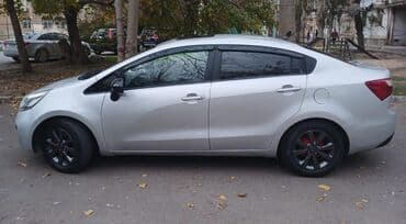 lalafo.az masinlar kredit: Kia Rio – gümüşü rəng, sedan gövdə. Xarici: - Aerodinamik ön bamper — 7