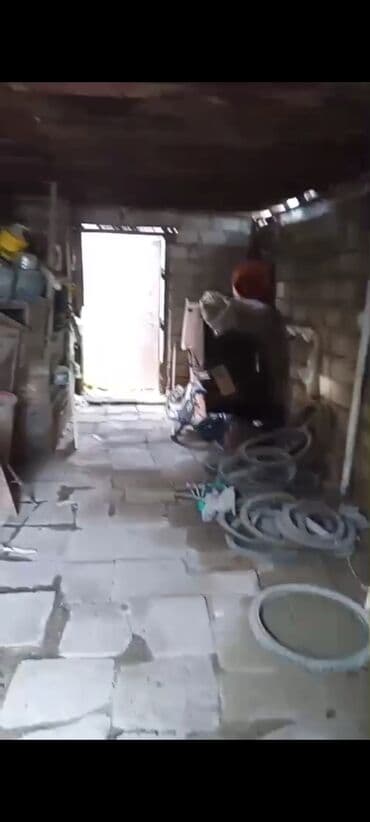 Qaraj satılır: Qaraj satılır — 1