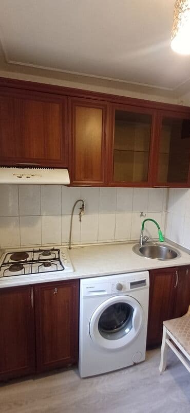 binə mərkəzdə evlər: Mənzilin təsviri - Plan: geniş zal, ayrıca yataq otağı, dəhliz və — 9