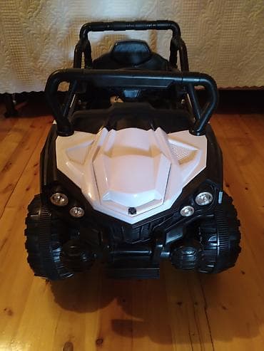 Uşaq üçün elektrikli off-road tipli maşın - Korpus: qara-ağ rəngdə