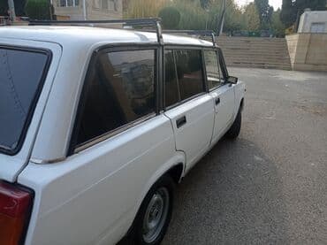 s class güzgüləri: Avtomobil: Lada 2104 Universal Kuzov: ağ rəng, 5 qapı, universal — 4