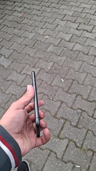 dinamik masin ucun: IPhone 11, Qara — 1