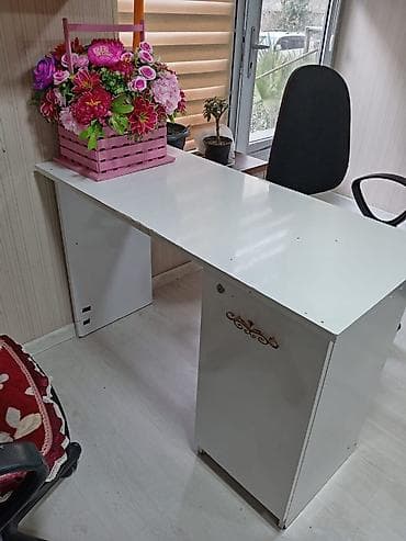 İşlənmiş, Manikür üçün masa