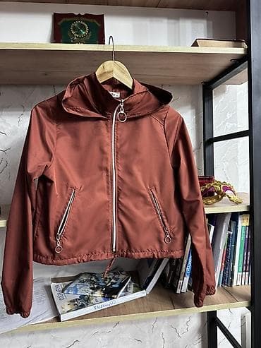 smart saat temiri: Qadınlar üçün kapüşonlu yüngül ceket

- — 1