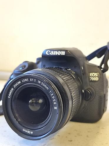 Canon EOS 700D DSLR fotoaparat + Canon Zoom Lens EF‑S 18–55mm