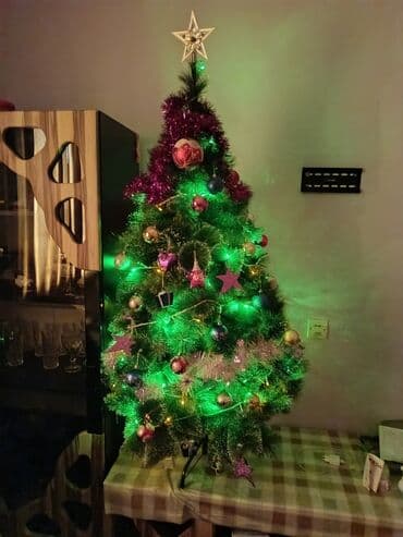 Dekorativ divar panelləri: Yeni il agaci ışıqlı yeni kimidir üsdündə nə varsa hamisi 100 manat — 2