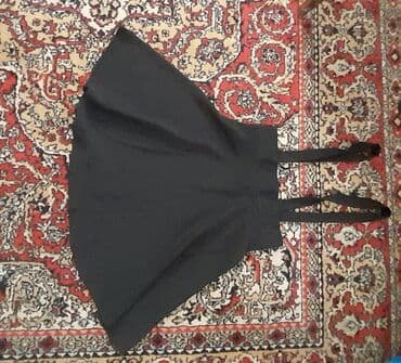 çiçəkli ətəklər: Aşırmalı yubka (klyoş) qara rəng — 1