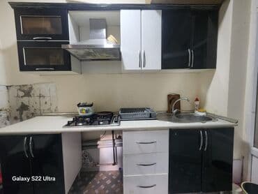 kuxna mebeli 2023: Mətbəx mebeli dəsti - Üst şkaflar: 4 bölməli, vitrinli qapılar və — 1